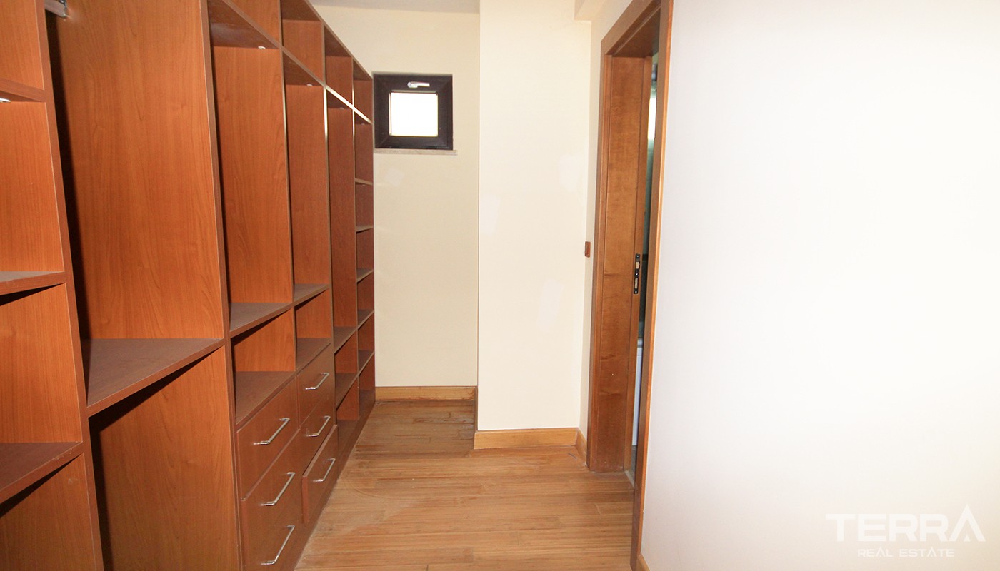 Spacious 7 bedroom Detached Villa for Sale in Döşemealtı Antalya - 25193