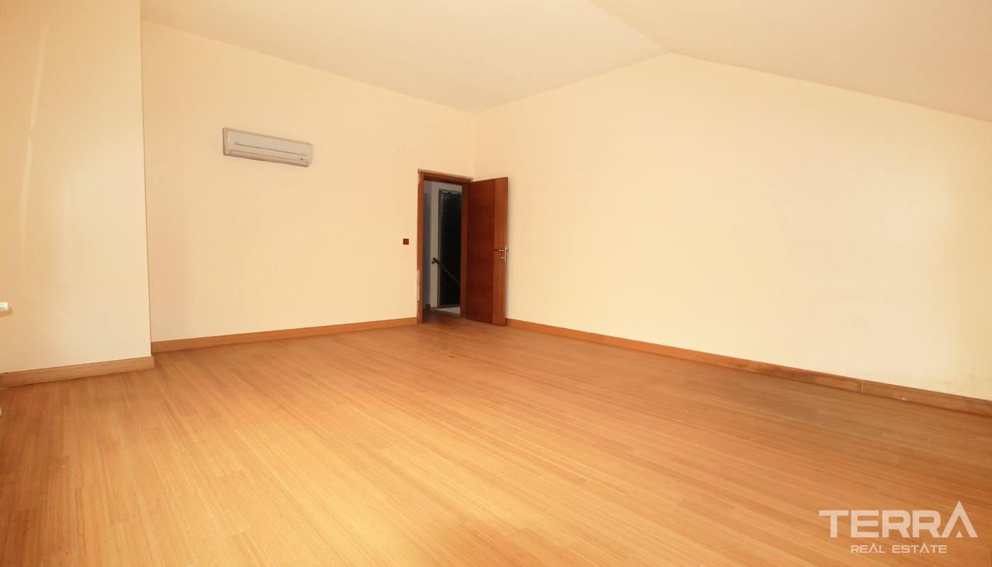 Spacious 7 bedroom Detached Villa for Sale in Döşemealtı Antalya - 25196