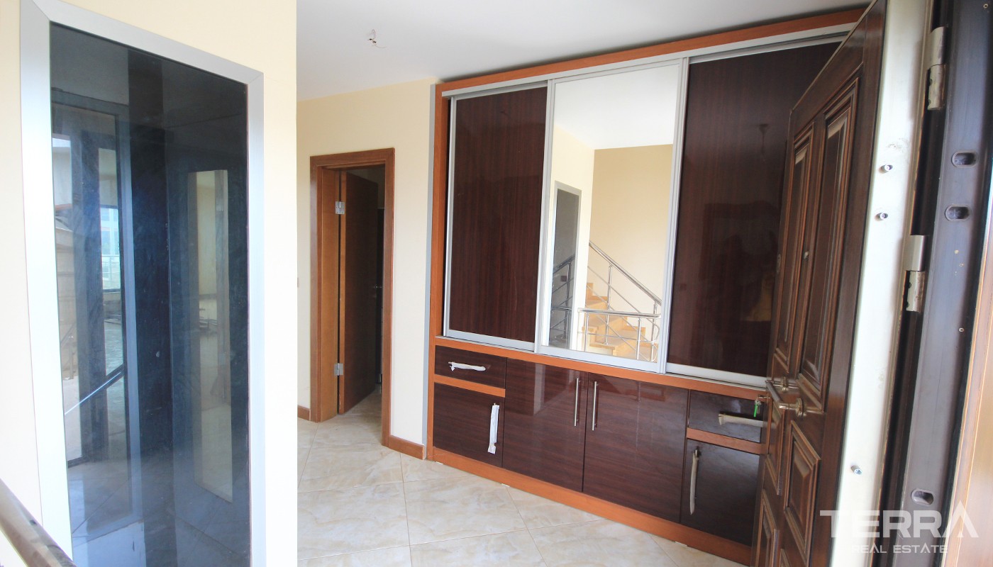 Spacious 7 bedroom Detached Villa for Sale in Döşemealtı Antalya - 25203