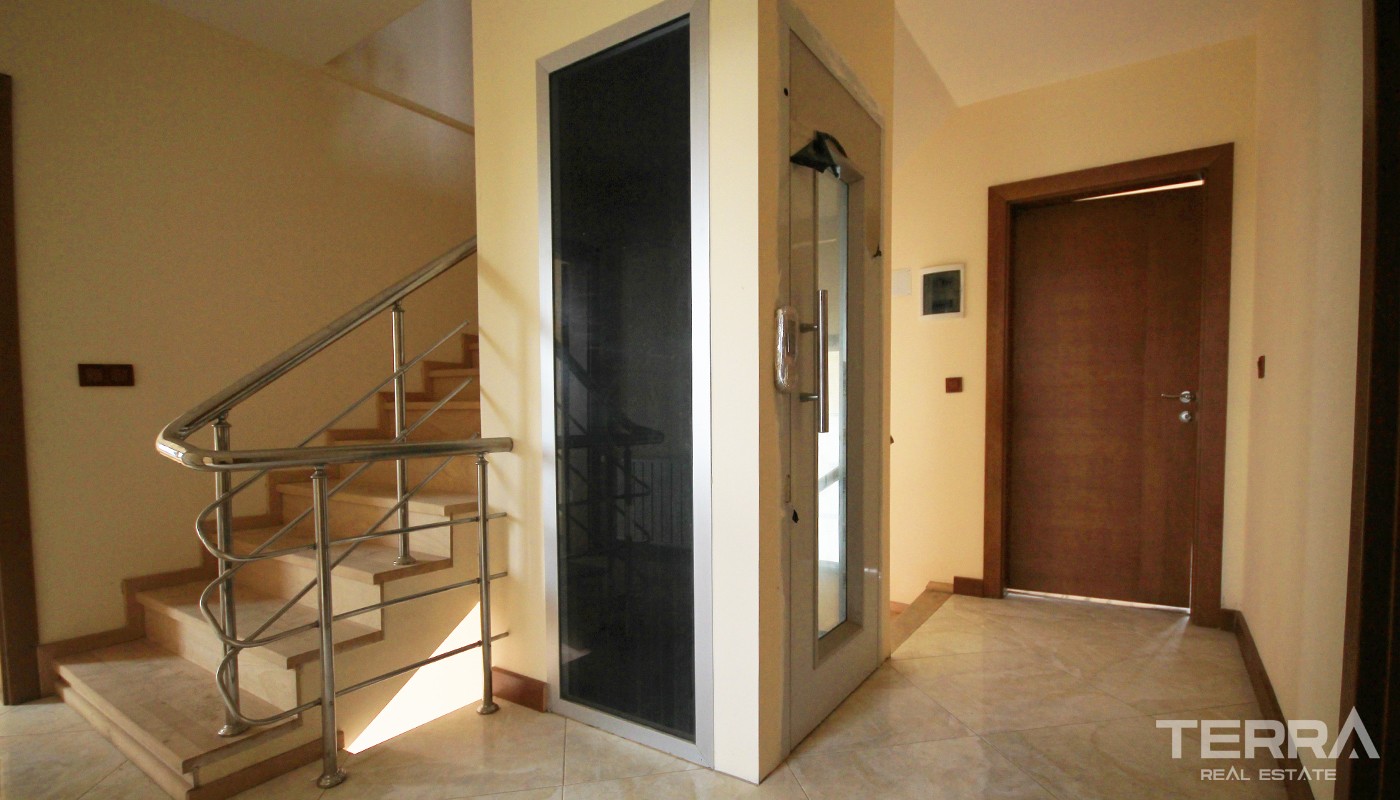 Spacious 7 bedroom Detached Villa for Sale in Döşemealtı Antalya - 25204