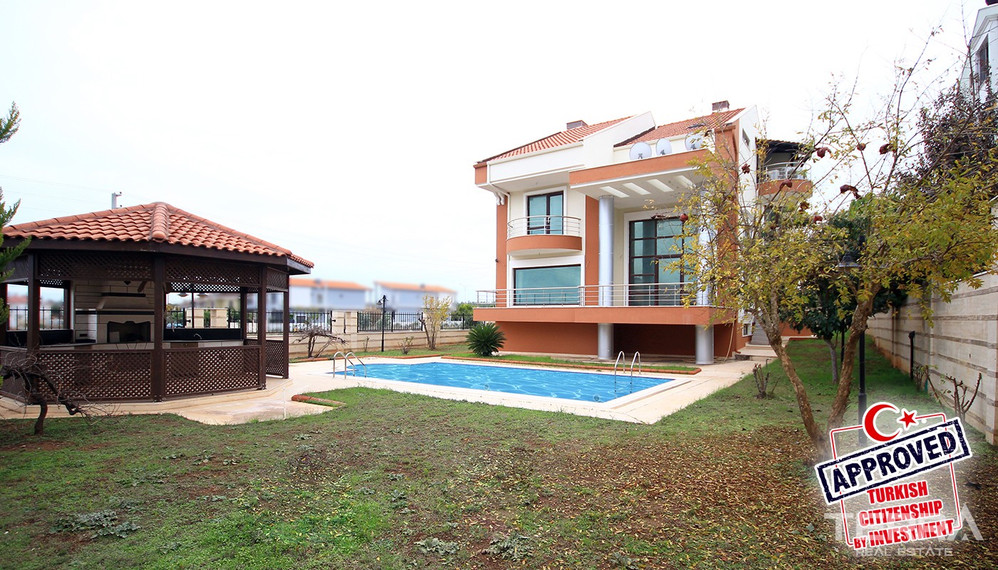 Spacious 7 bedroom Detached Villa for Sale in Döşemealtı Antalya