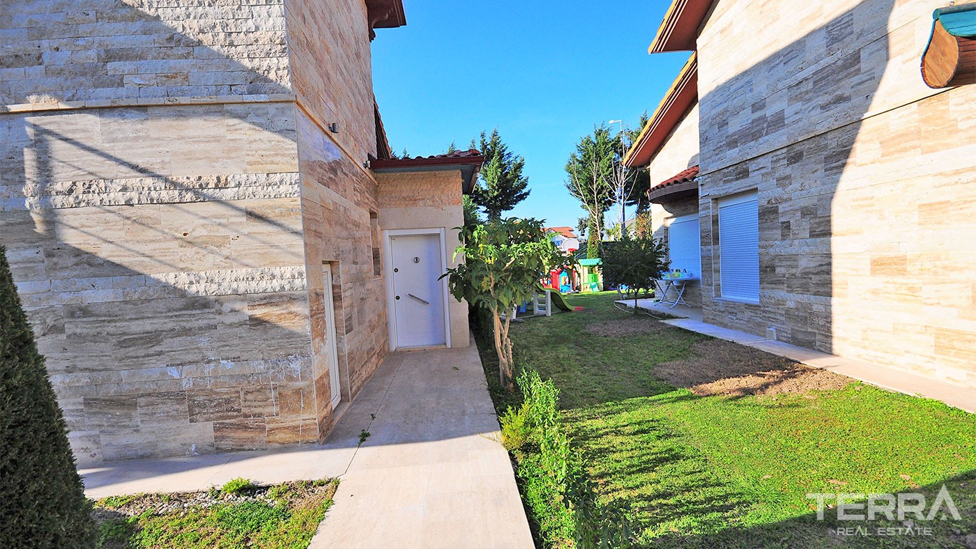 Spacious 3 Bedroom Villa for Sale in Kemer City Center - 25478