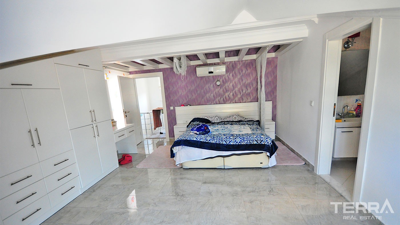 Spacious 3 Bedroom Villa for Sale in Kemer City Center - 25487
