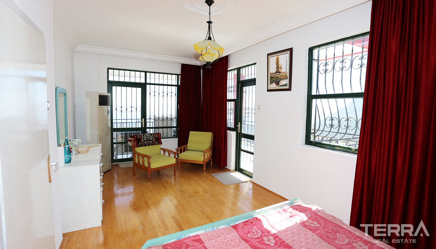 Mountain View Turkish Villa for Sale in Konyaaltı with Private Pool - 25611
