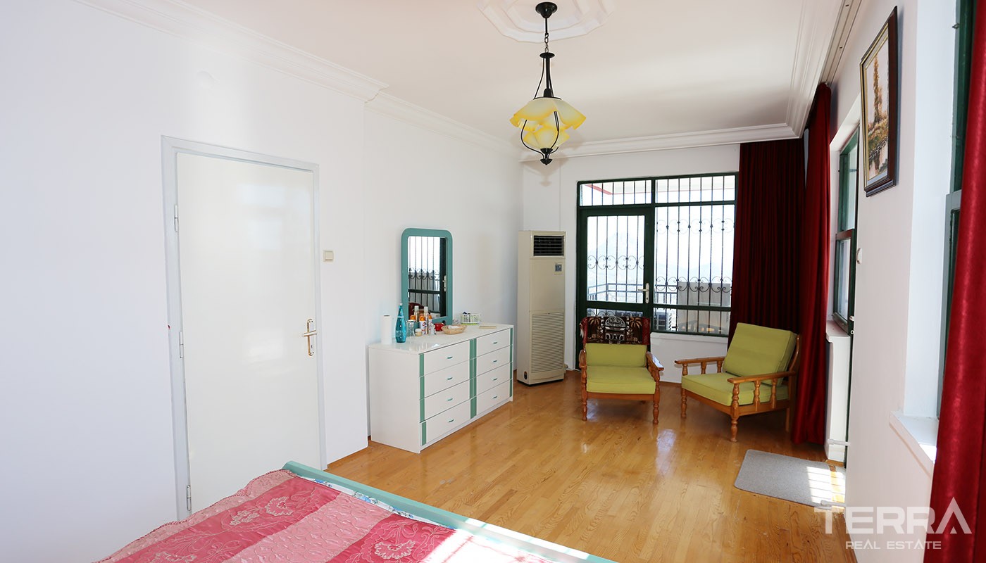 Mountain View Turkish Villa for Sale in Konyaaltı with Private Pool - 25612