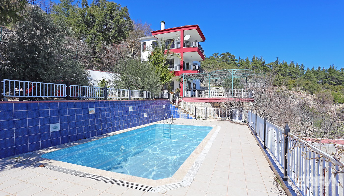 Mountain View Turkish Villa for Sale in Konyaaltı with Private Pool