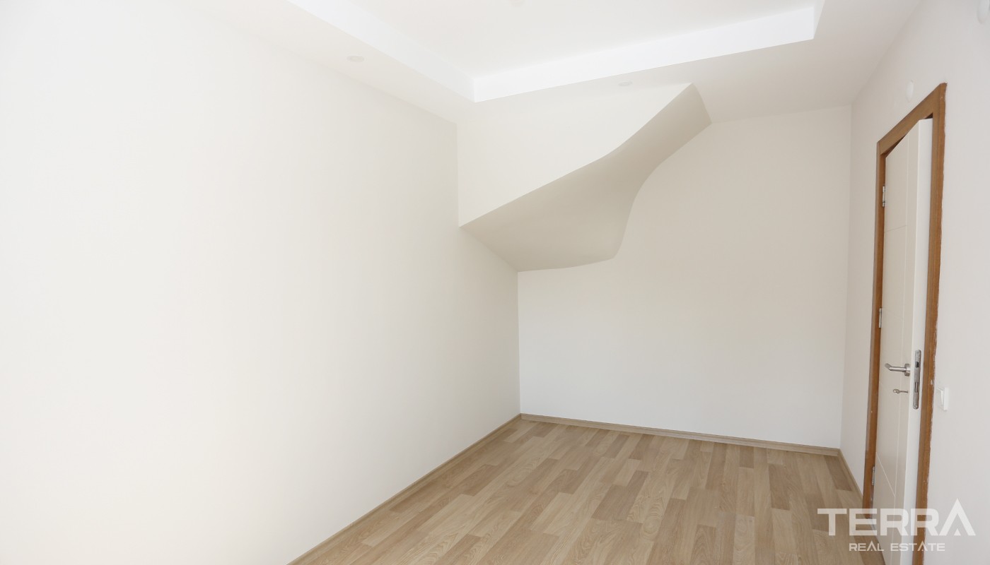 Affordable 4 Bedroom Penthouse Apartment for Sale in Antalya Konyaaltı - 25656