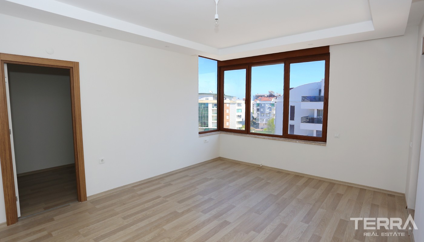 Affordable 4 Bedroom Penthouse Apartment for Sale in Antalya Konyaaltı - 25657