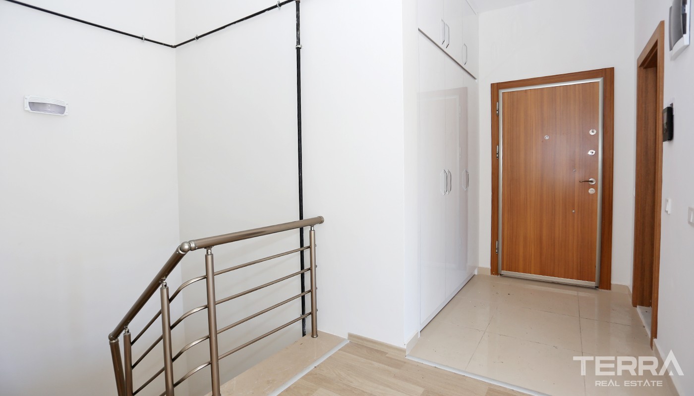 Affordable 4 Bedroom Penthouse Apartment for Sale in Antalya Konyaaltı - 25665