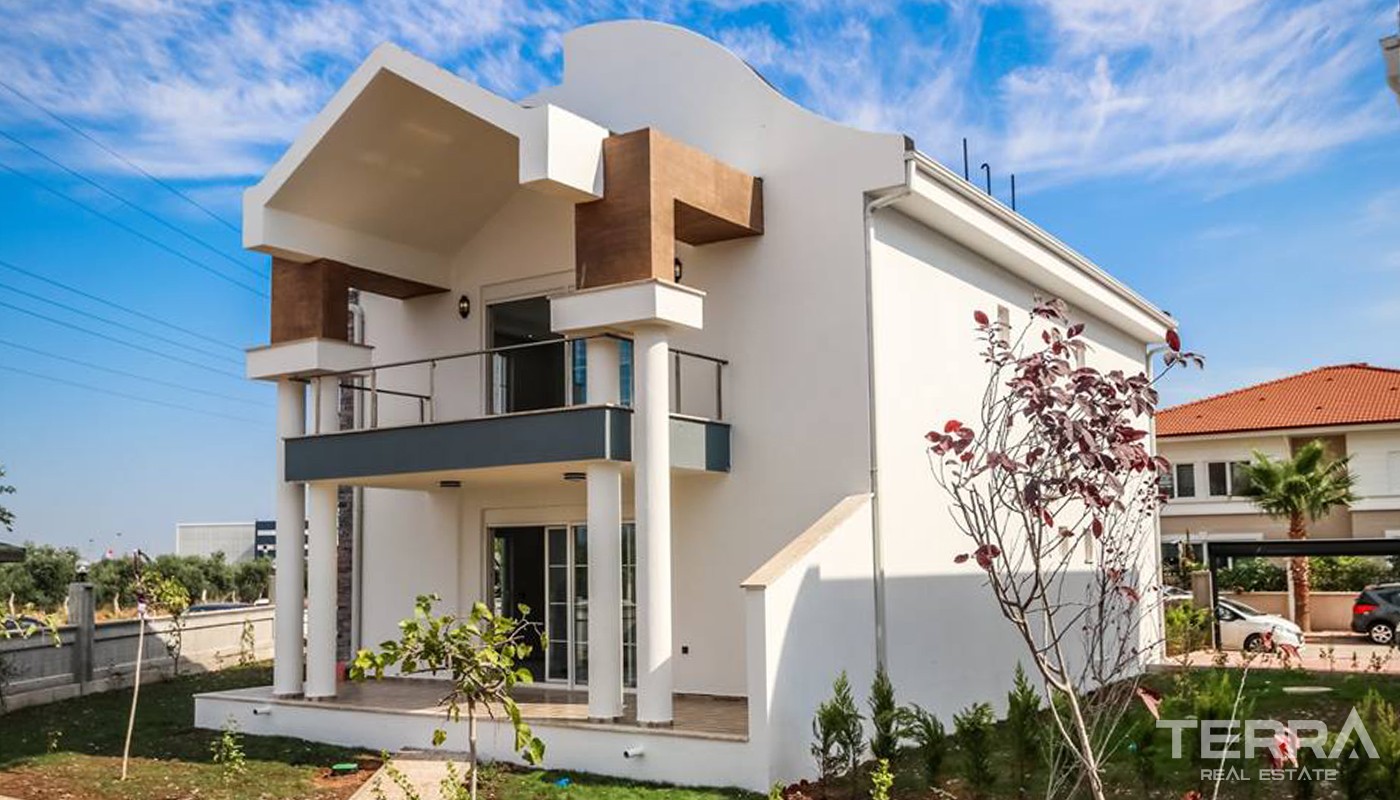 Detached & Spacious Houses for Sale in Döşemealtı with Private Garden - 25756
