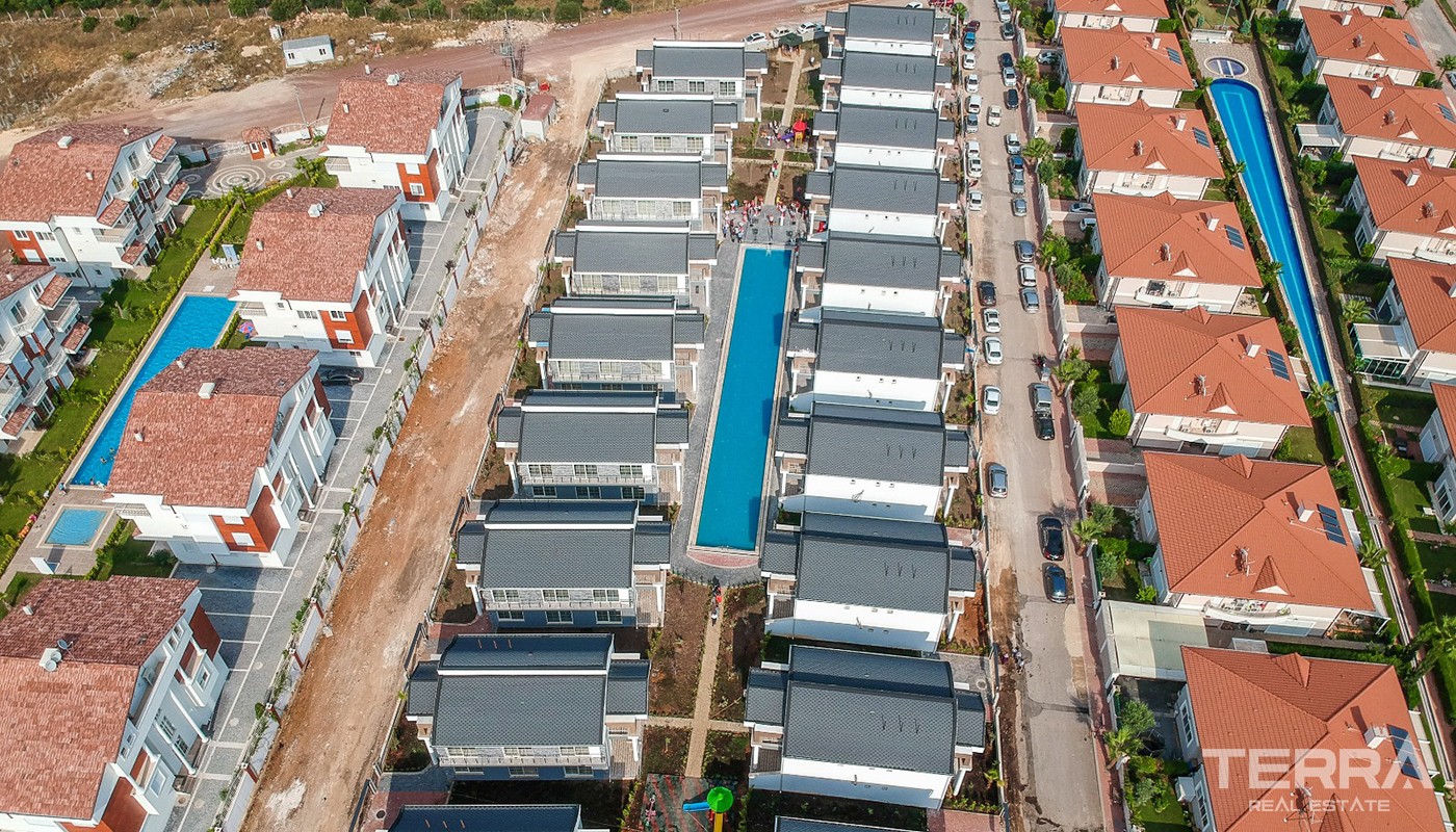 Detached & Spacious Houses for Sale in Döşemealtı with Private Garden - 25757