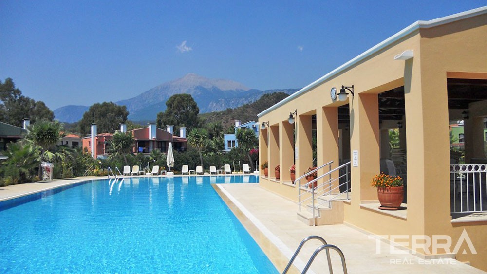 Authentic Turkish House for Sale with Communal Pool in Çamyuva - 26534