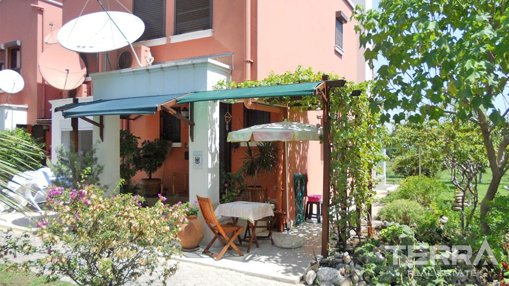 Authentic Turkish House for Sale with Communal Pool in Çamyuva - 26537