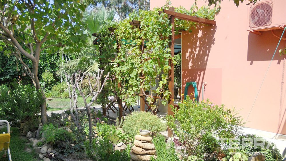Authentic Turkish House for Sale with Communal Pool in Çamyuva - 26538