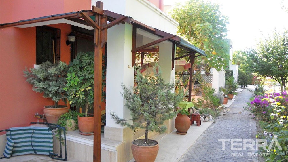Authentic Turkish House for Sale with Communal Pool in Çamyuva - 26540