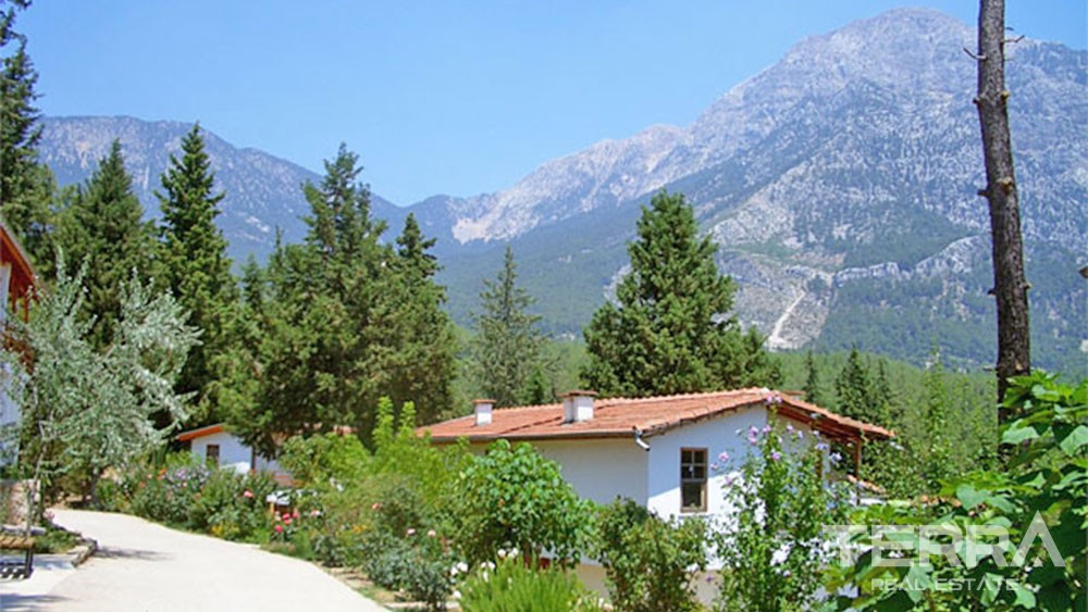 Häuser zum Verkauf in Kemer Beycik mit Meerblick und Tahtalı Berge 