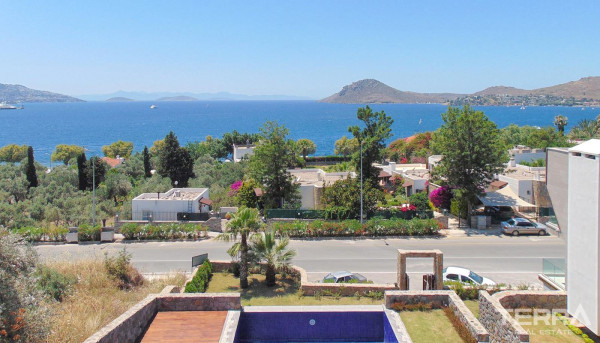 Triplex-Haus mit Meerblick zum Verkauf in Bodrum Yalıkavak