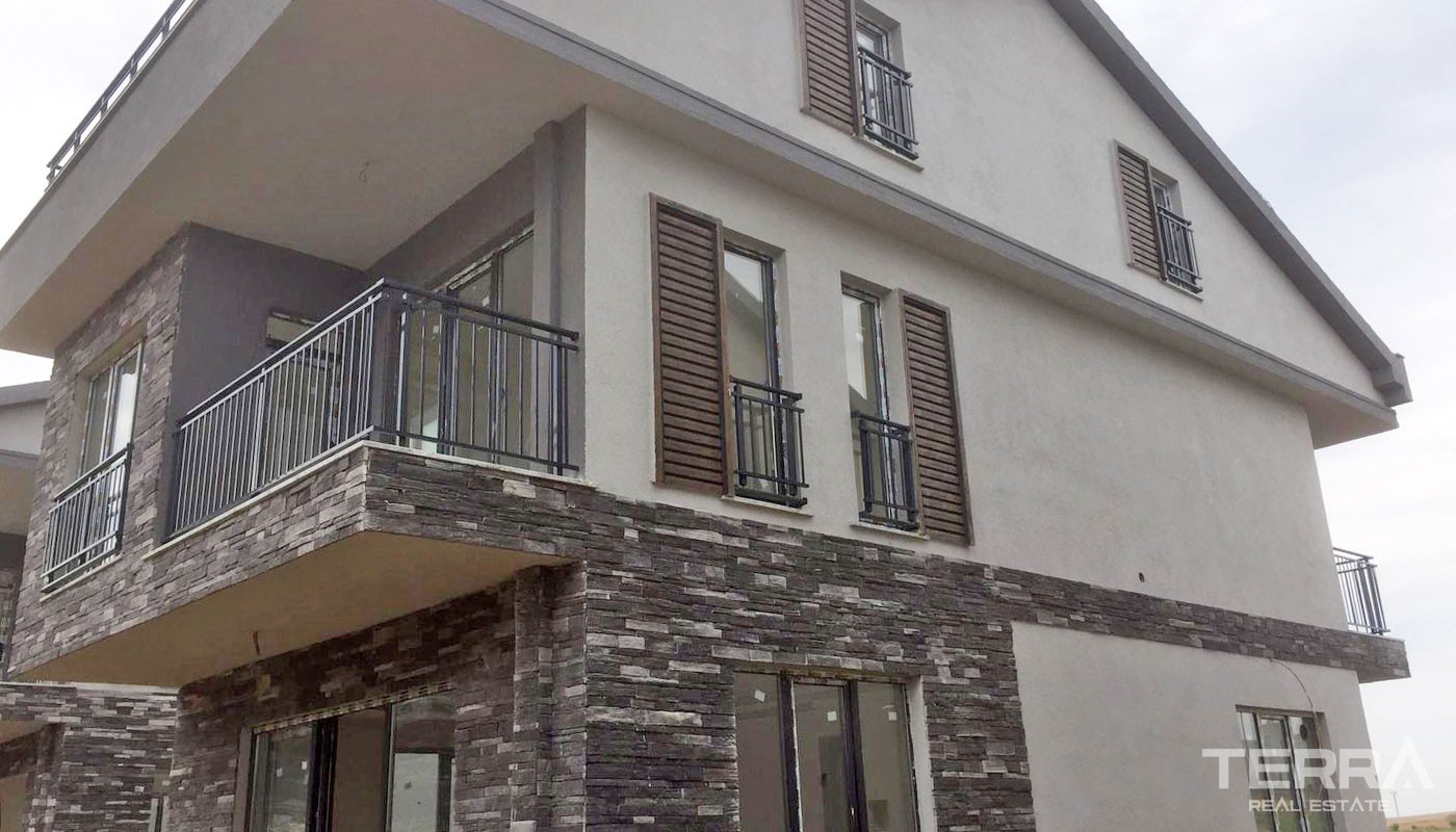 Spacious Villas for Sale in Istanbul Büyükçekmece Surrounded by Nature - 27240