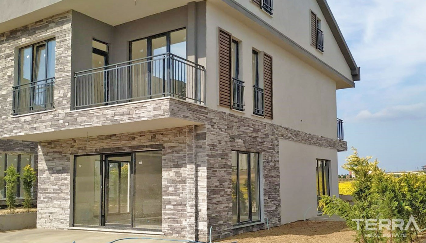 Spacious Villas for Sale in Istanbul Büyükçekmece Surrounded by Nature - 27242