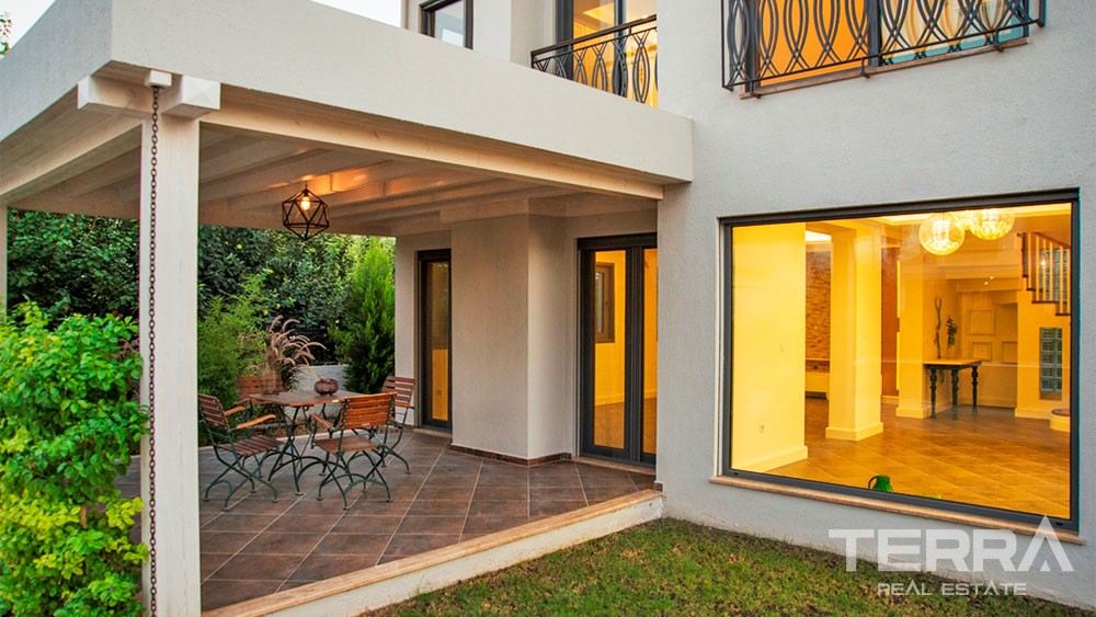 Villa de Luxe Avec 5 Chambres Piscine Commune à Fethiye Centre-Ville - 27809