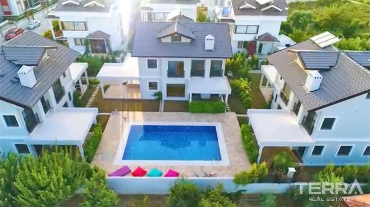 Villa de Luxe Avec 5 Chambres Piscine Commune à Fethiye Centre-Ville - 27812