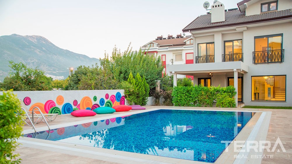Villa de Luxe Avec 5 Chambres Piscine Commune à Fethiye Centre-Ville - 27814