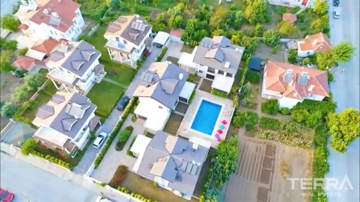 Villa de Luxe Avec 5 Chambres Piscine Commune à Fethiye Centre-Ville - 27815