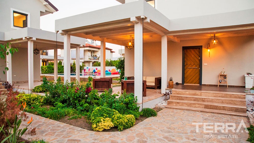 Villa de Luxe Avec 5 Chambres Piscine Commune à Fethiye Centre-Ville - 27823