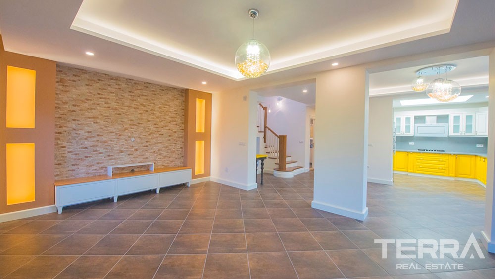 Villa de Luxe Avec 5 Chambres Piscine Commune à Fethiye Centre-Ville - 27825