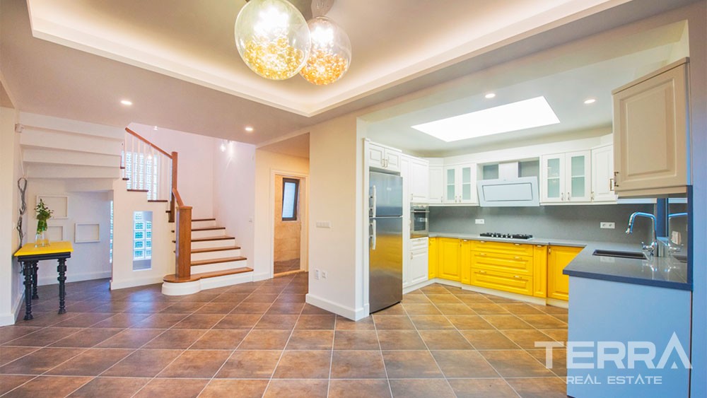 Villa de Luxe Avec 5 Chambres Piscine Commune à Fethiye Centre-Ville - 27827