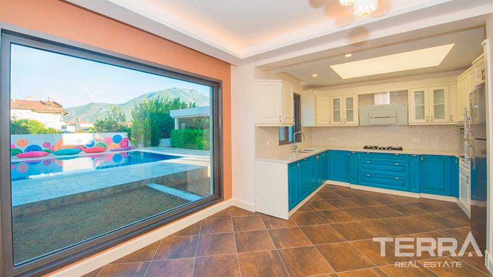 Villa de Luxe Avec 5 Chambres Piscine Commune à Fethiye Centre-Ville - 27833
