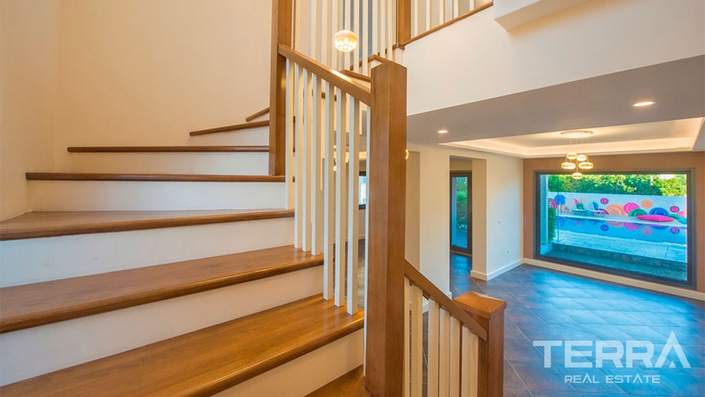 Villa de Luxe Avec 5 Chambres Piscine Commune à Fethiye Centre-Ville - 27834