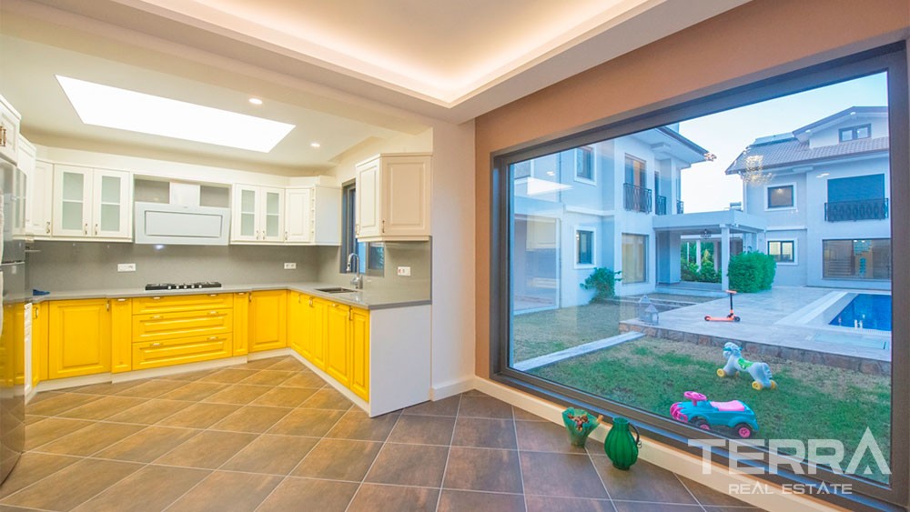 Villa de Luxe Avec 5 Chambres Piscine Commune à Fethiye Centre-Ville - 27836