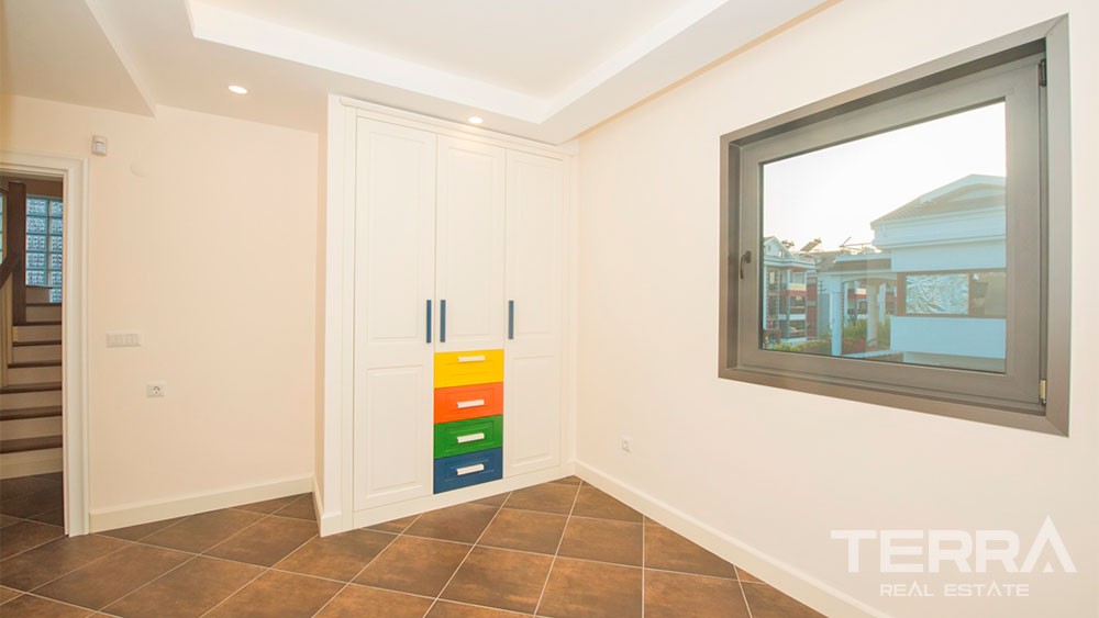 Villa de Luxe Avec 5 Chambres Piscine Commune à Fethiye Centre-Ville - 27842