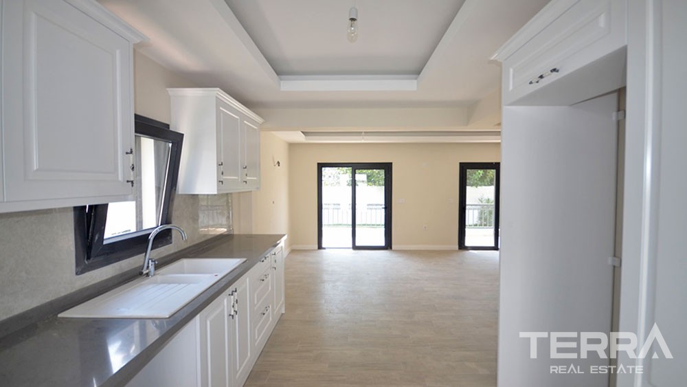 Charmante Villa Dans un Emplacement de Prestige à Fethiye Centre - 28501