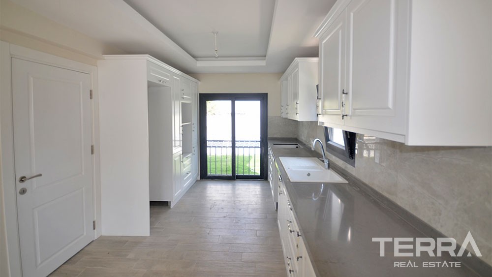 Charmante Villa Dans un Emplacement de Prestige à Fethiye Centre - 28506