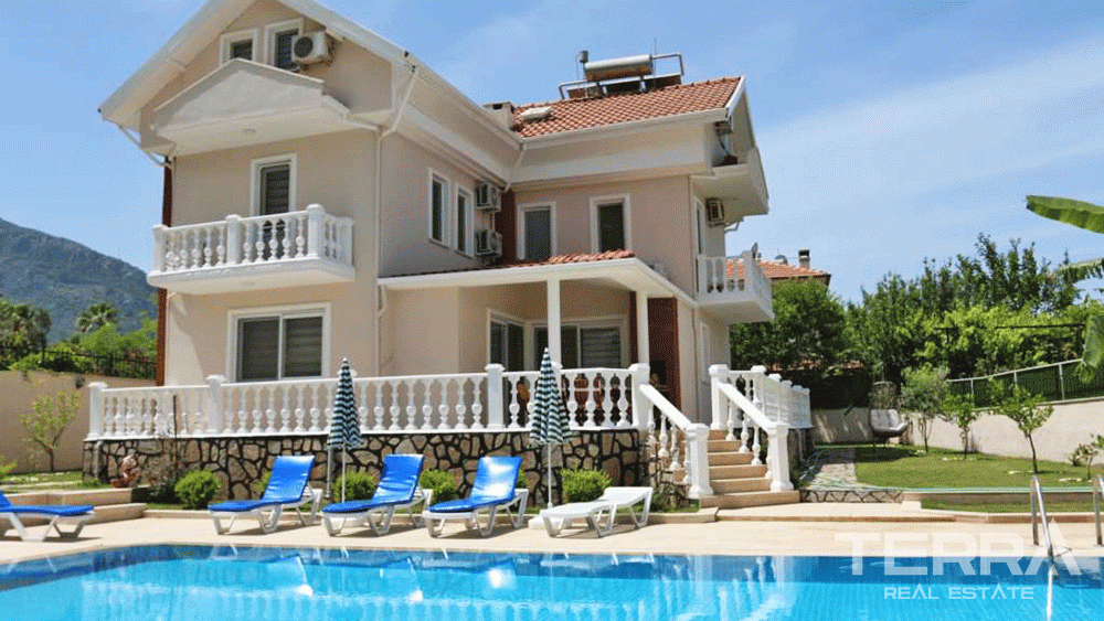 Villa mit Bergblick zum Verkauf in Fethiye Ovacık mit privatem Pool