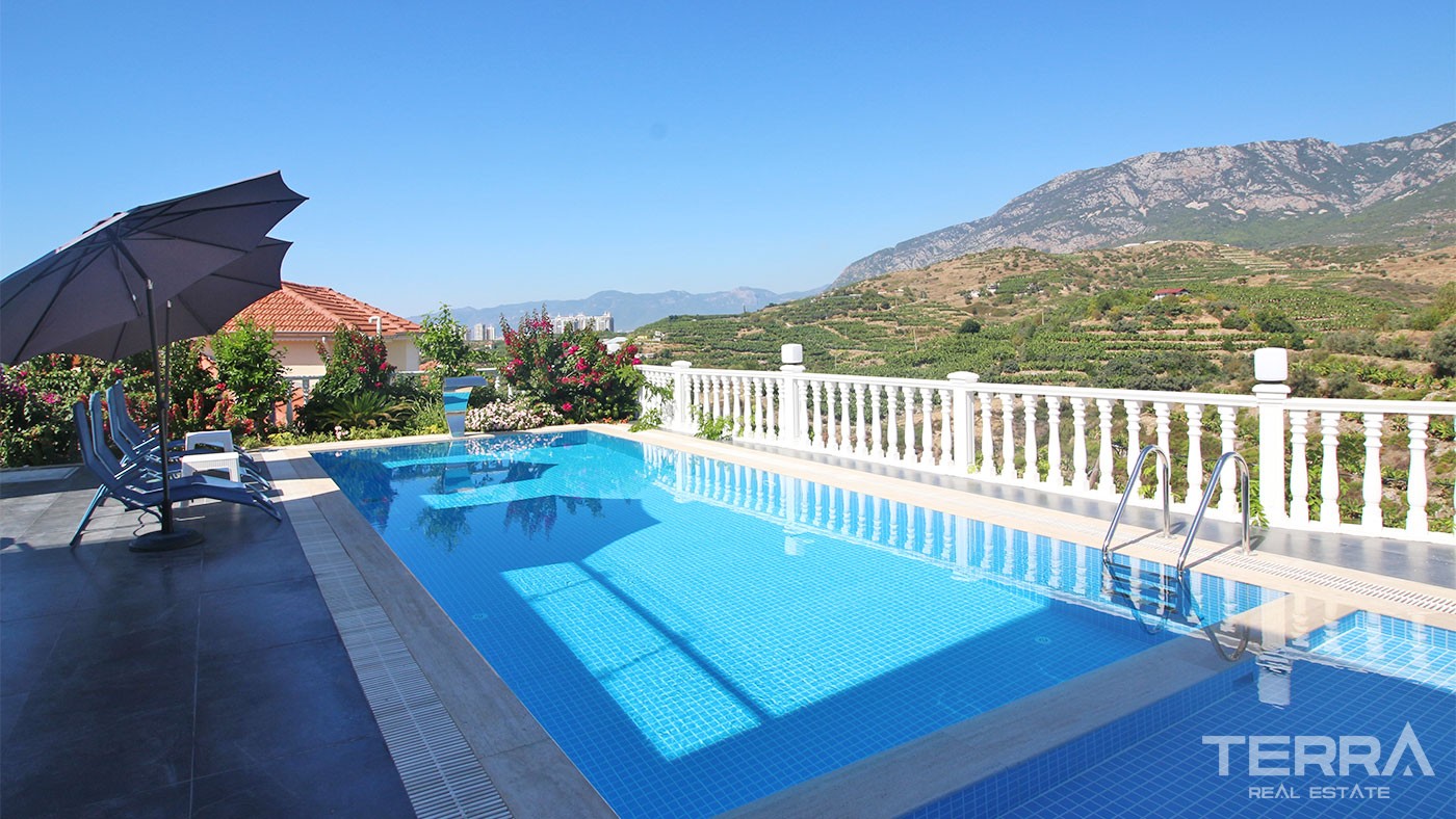 Alanya Kargıcak'ta Deniz Manzaralı Özel Yüzme Havuzlu Villa