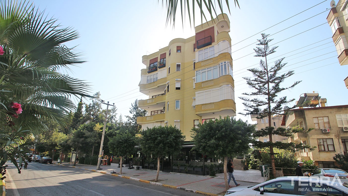 Location in AlanyaAuthentic Turkish Apartment for Sale at a Prime - 30761