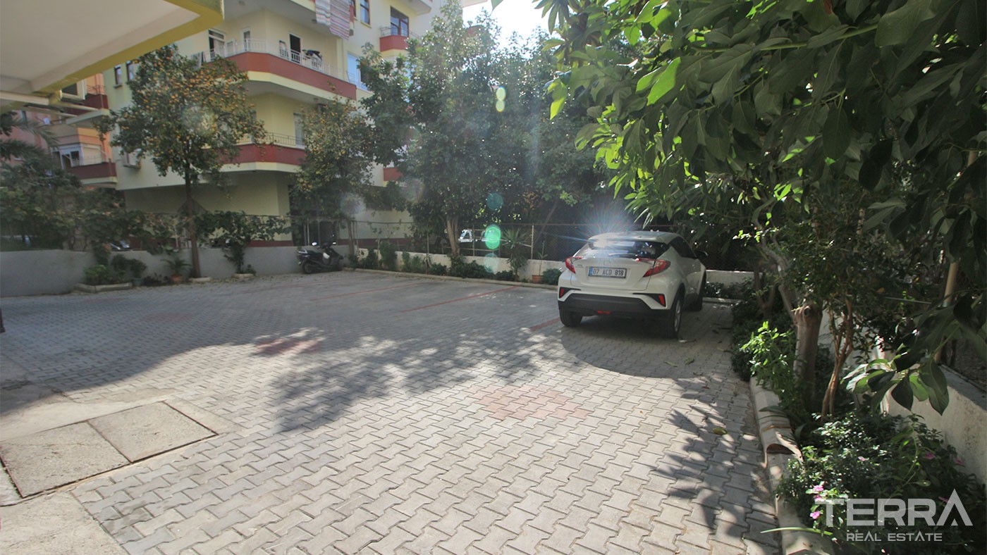Location in AlanyaAuthentic Turkish Apartment for Sale at a Prime - 30762