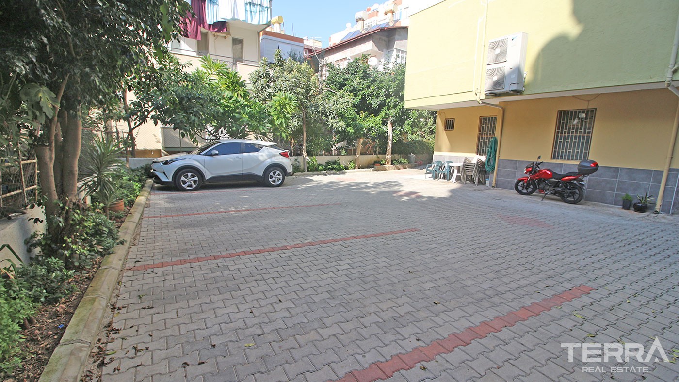 Location in AlanyaAuthentic Turkish Apartment for Sale at a Prime - 30763