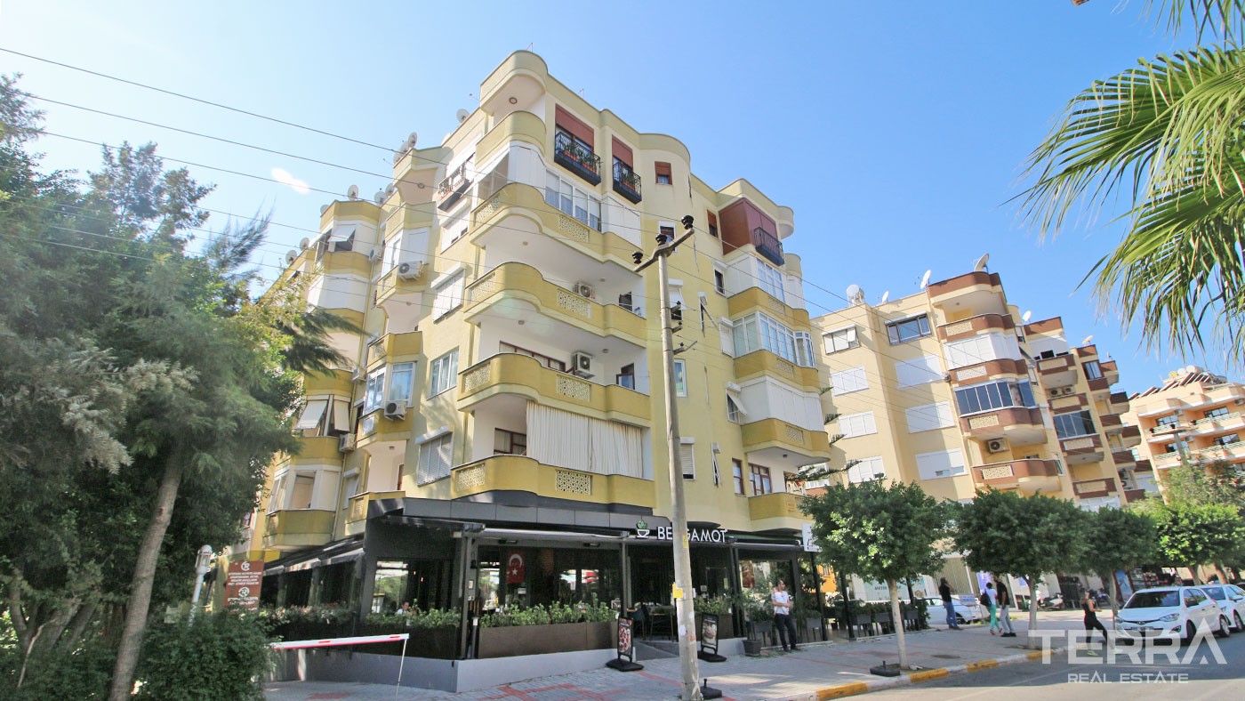 Location in AlanyaAuthentic Turkish Apartment for Sale at a Prime