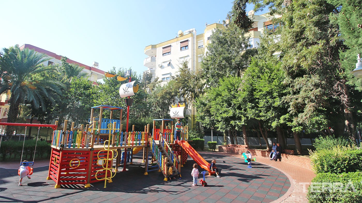 Location in AlanyaAuthentic Turkish Apartment for Sale at a Prime - 30766