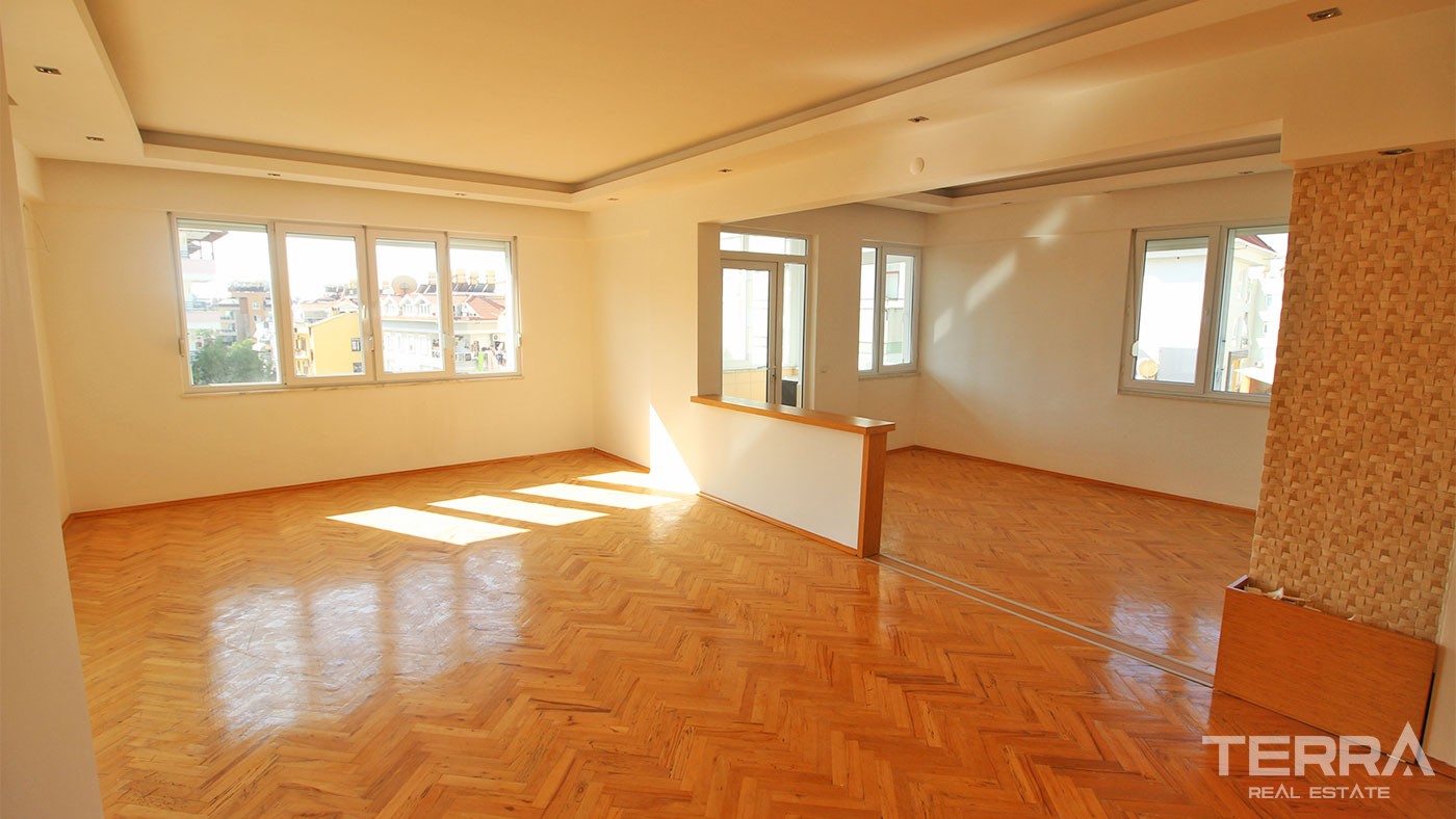 Location in AlanyaAuthentic Turkish Apartment for Sale at a Prime - 30771