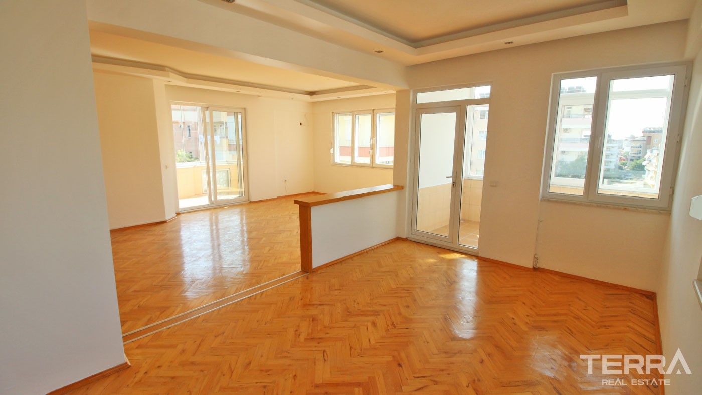 Location in AlanyaAuthentic Turkish Apartment for Sale at a Prime - 30772