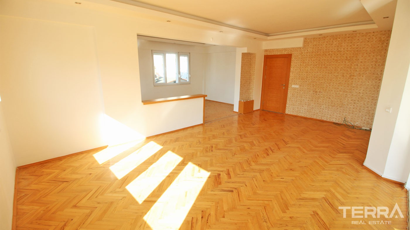 Location in AlanyaAuthentic Turkish Apartment for Sale at a Prime - 30773