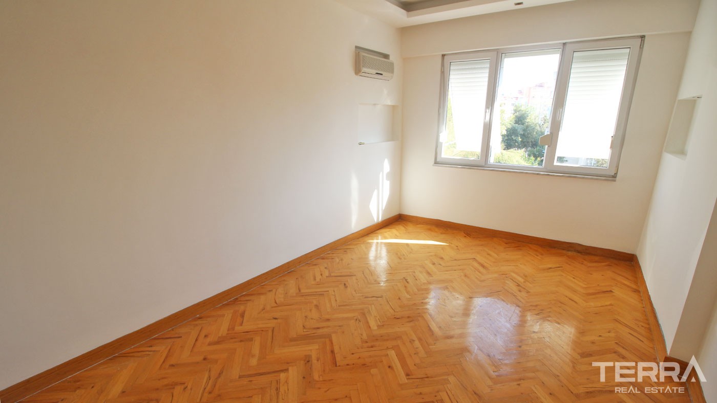 Location in AlanyaAuthentic Turkish Apartment for Sale at a Prime - 30776