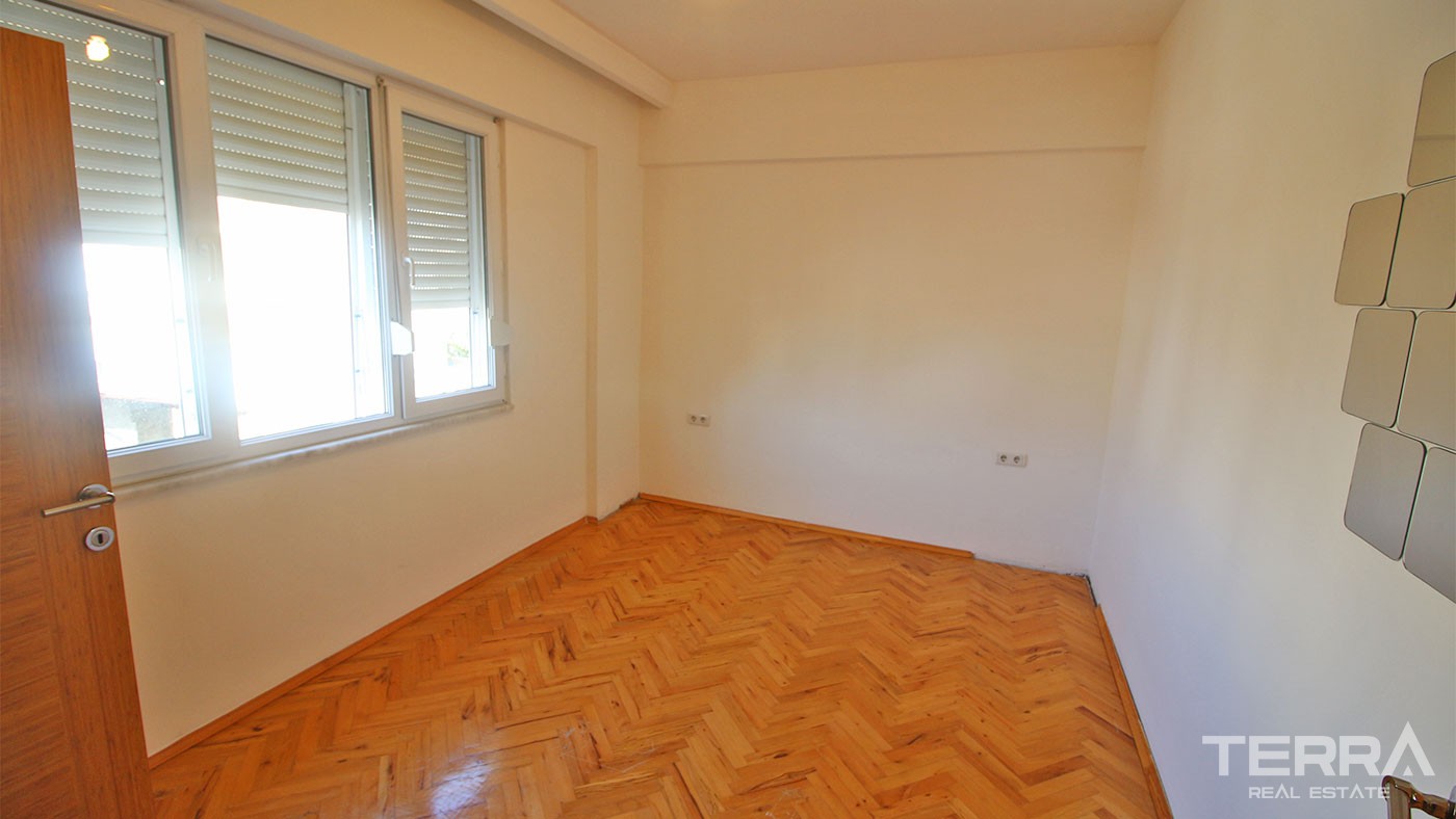 Location in AlanyaAuthentic Turkish Apartment for Sale at a Prime - 30777