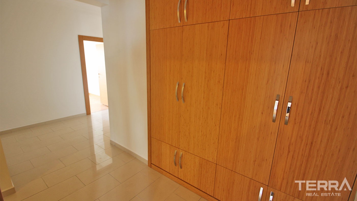 Location in AlanyaAuthentic Turkish Apartment for Sale at a Prime - 30779
