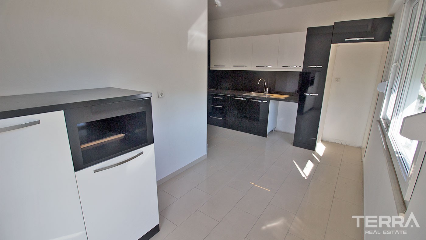 Location in AlanyaAuthentic Turkish Apartment for Sale at a Prime - 30782